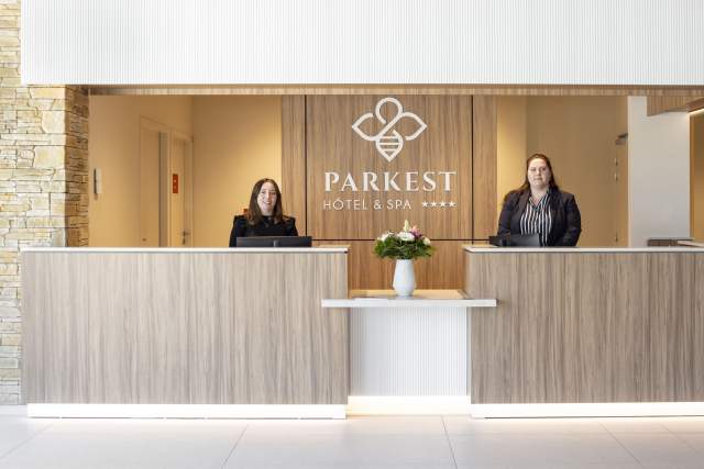 Parkest Hôtel &amp; Spa Genas Lyon