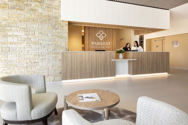 Parkest Hôtel &amp; Spa Genas Lyon